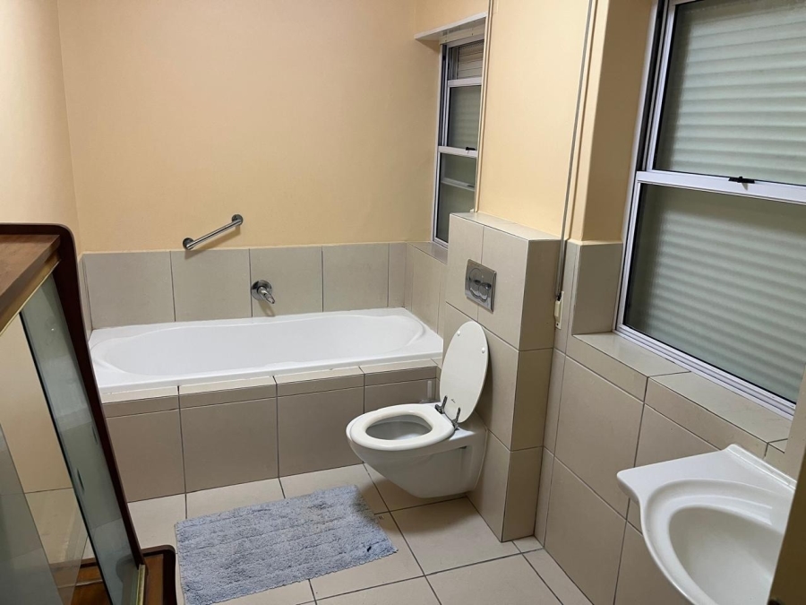To Let 4 Bedroom Property for Rent in Big Bay Western Cape
